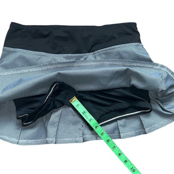 Lululemon Skort Size 4 - Picture 4 of 9
